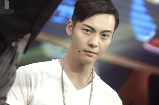 武汉圈内爆料陈伟霆视频,细节引发热议 第3张 武汉圈内爆料陈伟霆视频,细节引发热议 第3张